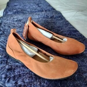 Taos Footwear Orange Suede Flats with Rounded Toe